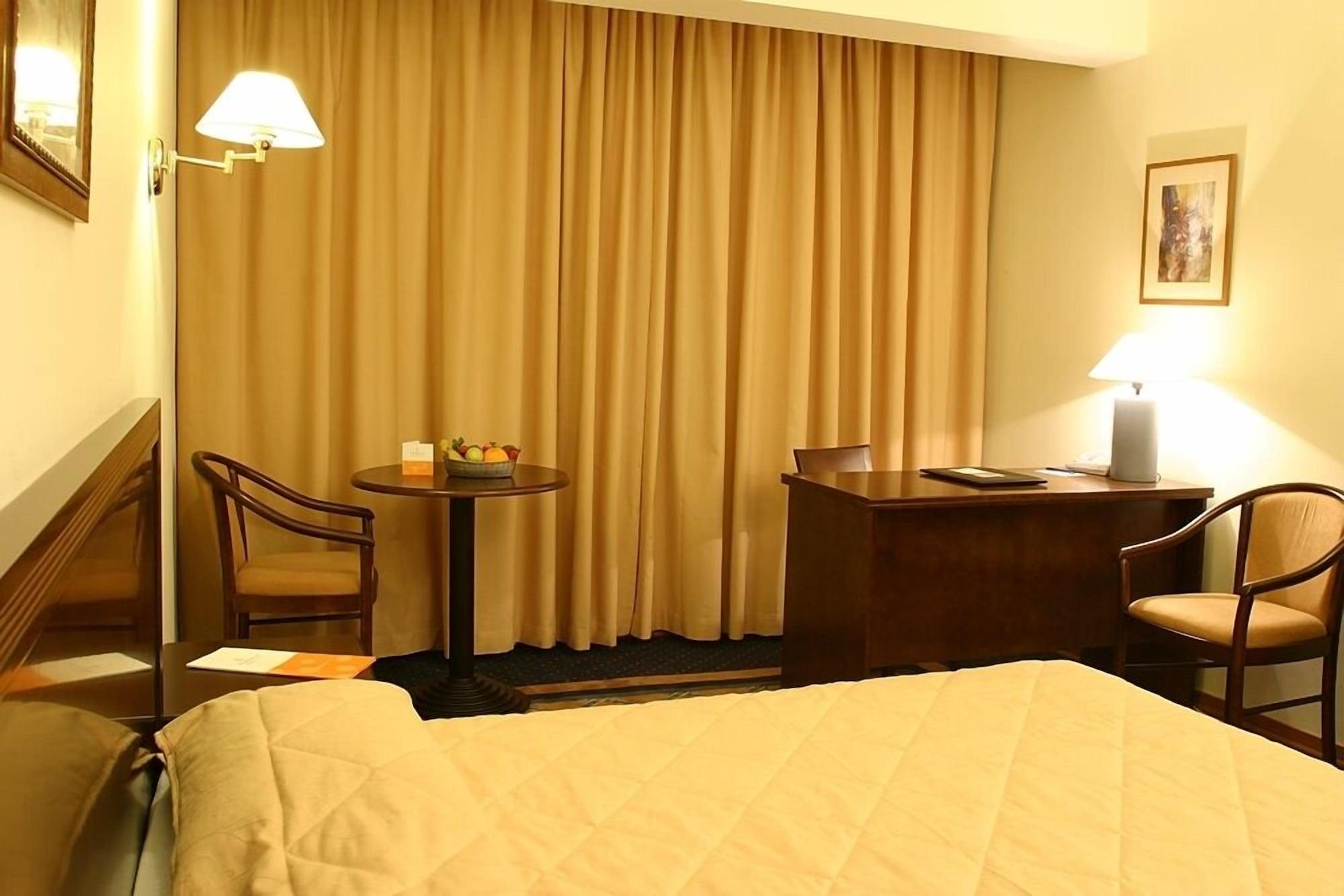 Europa Plaza Hotel ニコシア エクステリア 写真
